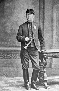 835541 Portret van, vermoedelijk, een Utrechtse postbode.